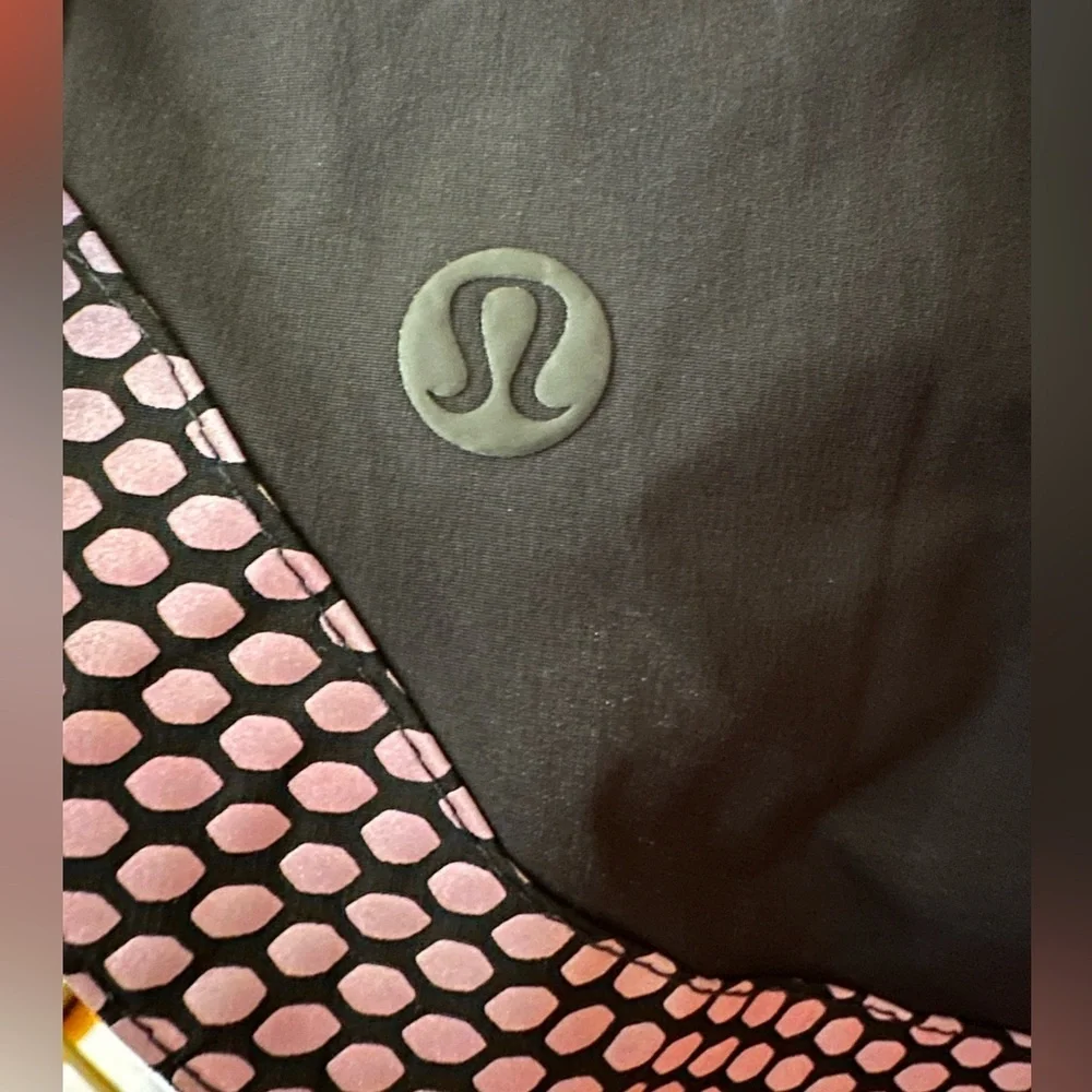 Lululemon Lab Seawheeze 2018 Jeva Short Reflective Black and Pink Sz 8